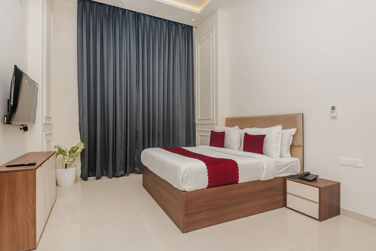 Room 4, Hsquare Prime Stay, Mumbai Suburban