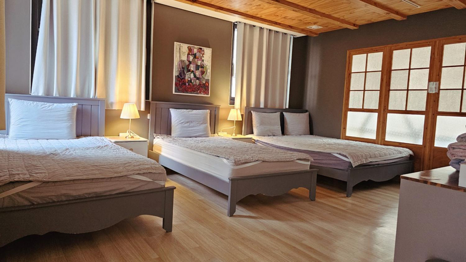 Bedroom 2, Picasso Guesthouse, Muan