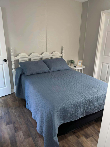 Room 5, The Village Inn, Boone