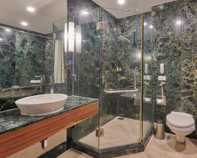 Bathroom 5, Hotel Studio Estique, Pune