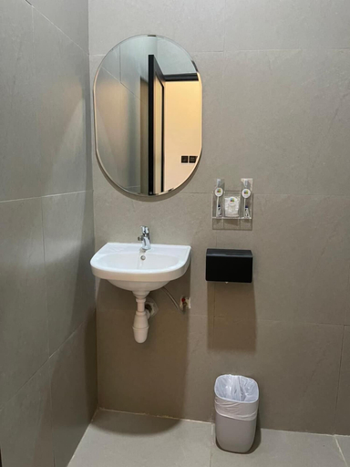 Bathroom 4, The Quadrant Ocarina Hotel, Batam