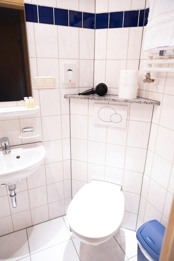 Bathroom 3, Hotel Eifeltor, Euskirchen