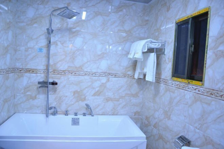 Bathroom 4, Hongxin Yuan Business Hotel, Kunming