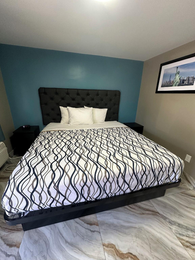 Bedroom 3, Beauty Rest Hotel, Middlesex