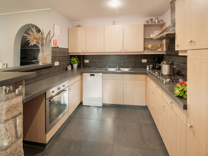 Others 4, Charming Cottage with Hot Tub & Sauna, High Fens, Liège