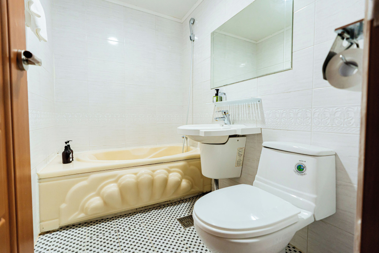 Bathroom 4, EQ Stay Hotel, Jeju