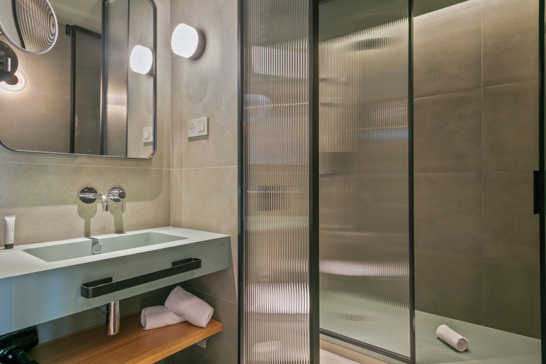 Bathroom 3, Andante Princesa, Barcelona
