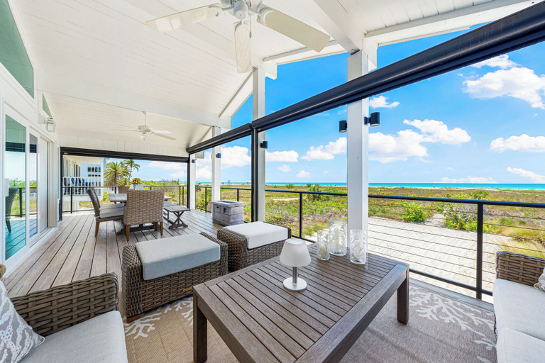 Primary image, Posh Paradise, Sarasota
