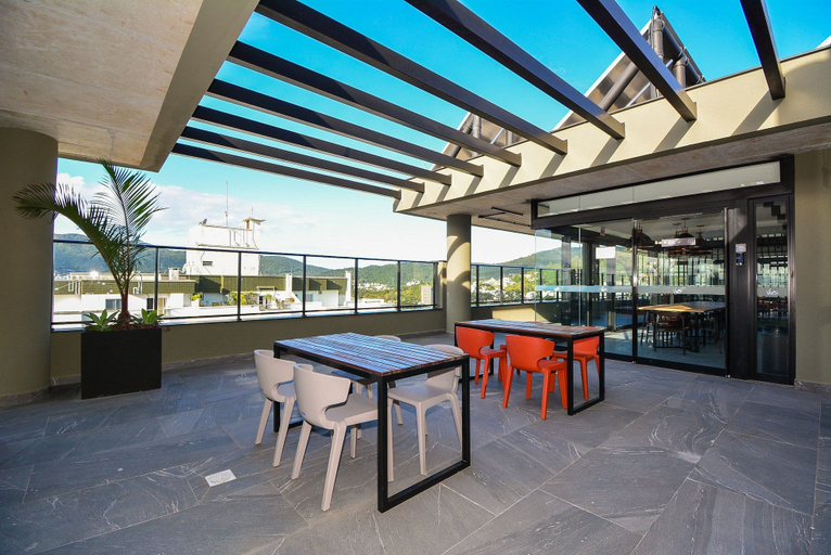 Outdoor dining 3, Studio em frente a UFSC e HU - 106A VIVA, Florianopolis