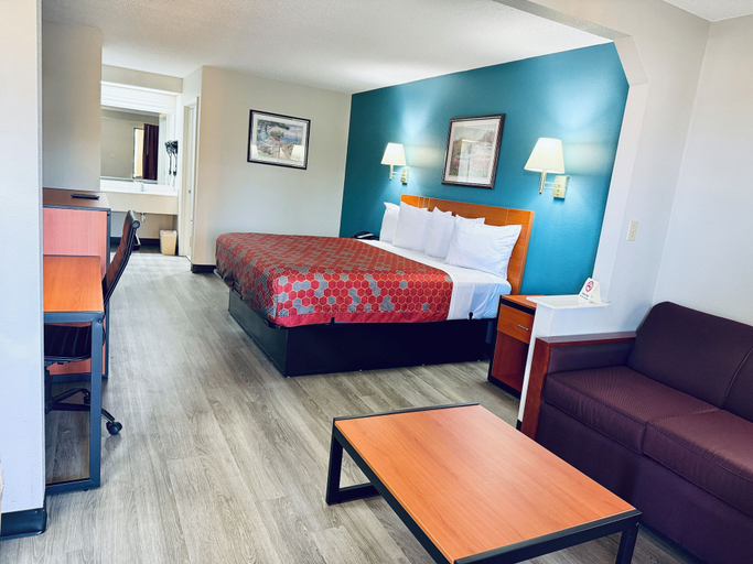 Bedroom 3, Luxury Inn And Suites, Dallas