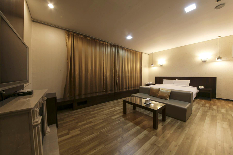 Bedroom 1, Jeongseon Star Hotel, Jeongseon