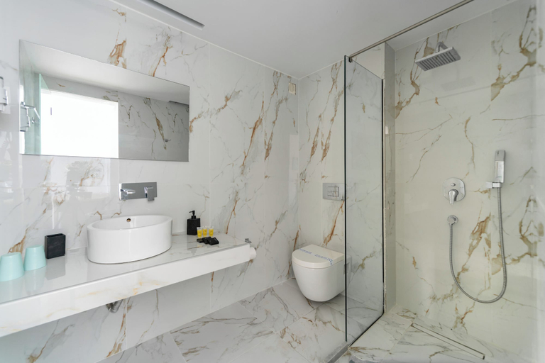 Bathroom 5, Alyssium, Ionian Islands