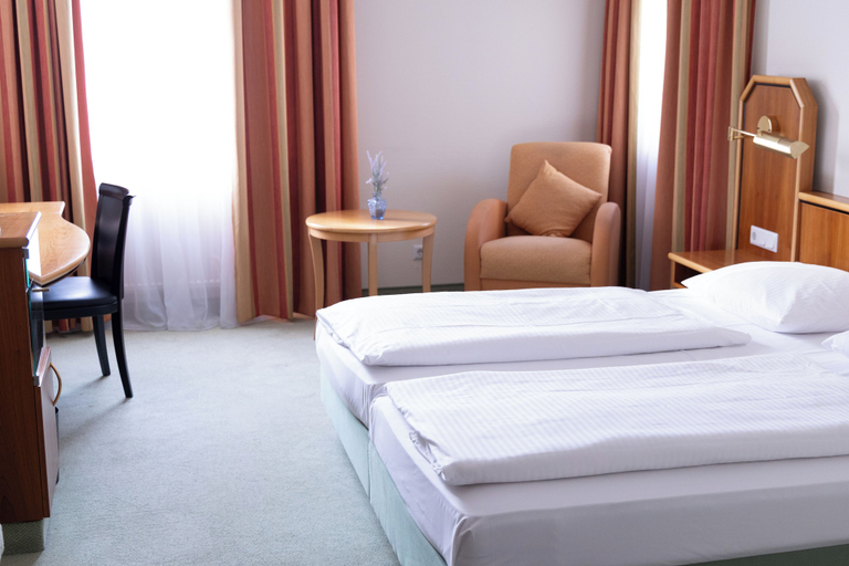 Bedroom 4, Hotel Haus am Park, Hochtaunuskreis