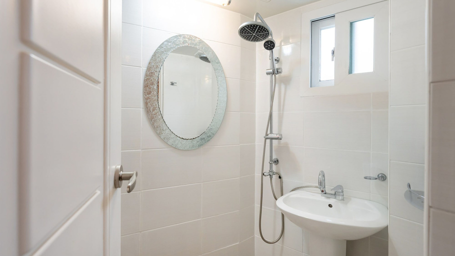 Bathroom 4, Gyeongju Breeze Spa Pension, Gyeongju