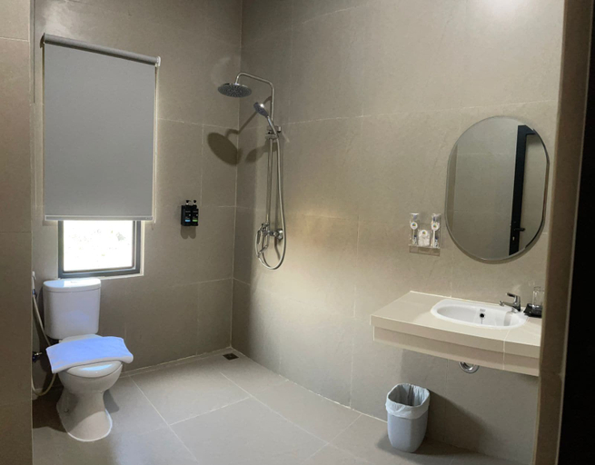Bathroom 3, The Quadrant Ocarina Hotel, Batam