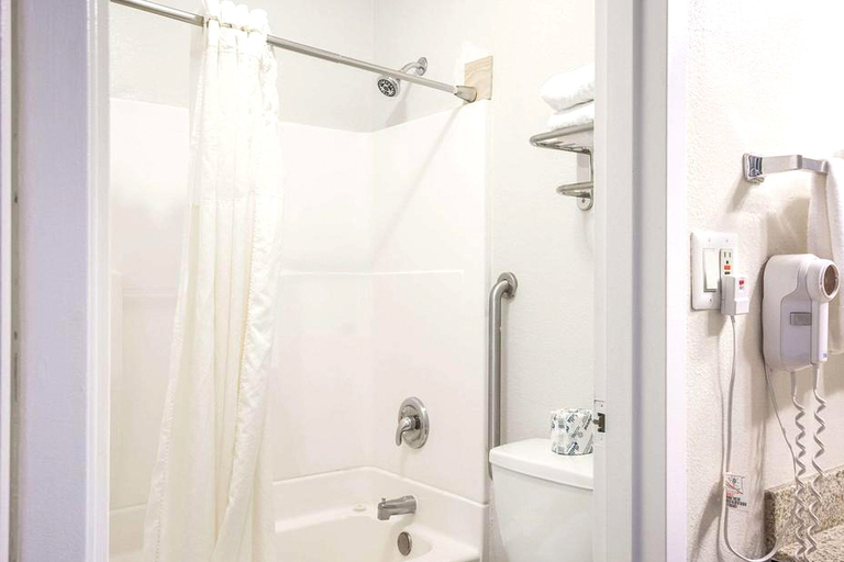 Bathroom 4, コラテルスイーツ, Sedgwick