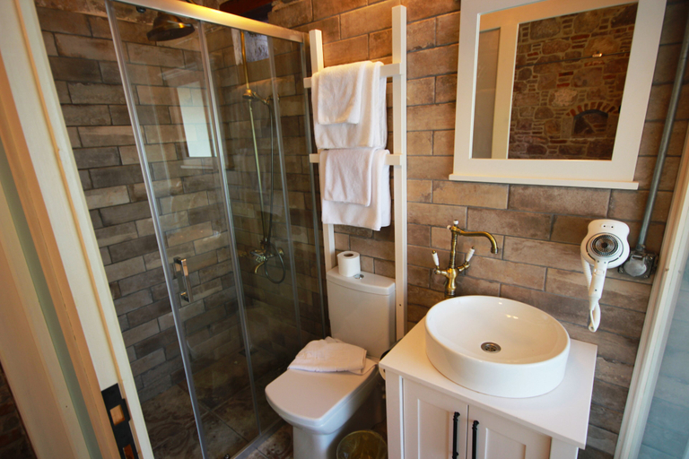 Bathroom 4, Lunaria Guest House, Ayvalık