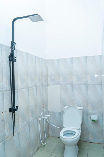 Bathroom 4, French Garden Regish Beachfront Hotel, Trincomalee Town and Gravets