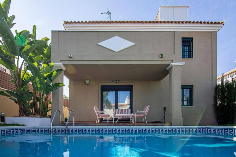 Sport & Beauty 2, Villa en Playamar - Piscina, Barbacoa y Parking, Málaga