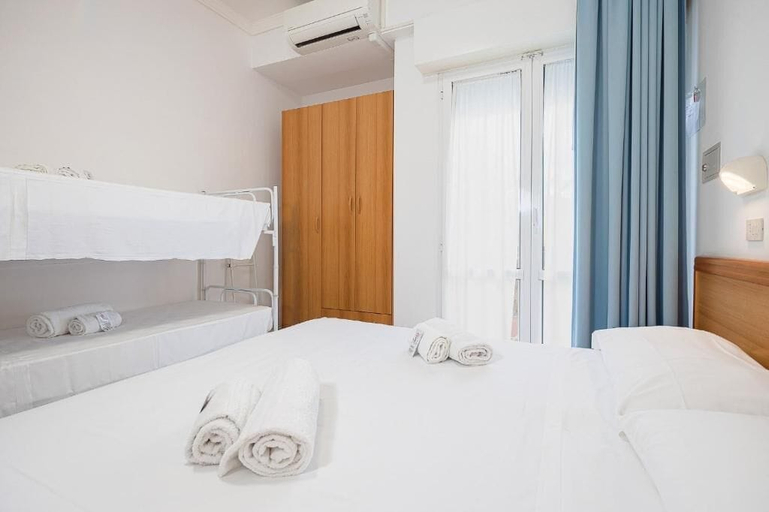 Bedroom 4, Hotel Blue Ribbon, Rimini