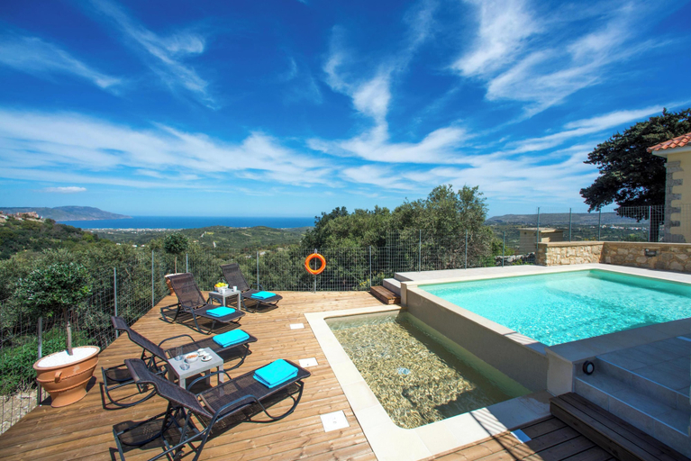 Sport & Beauty 4, Villa Cretan View with Heated Swimming Pool, Crete