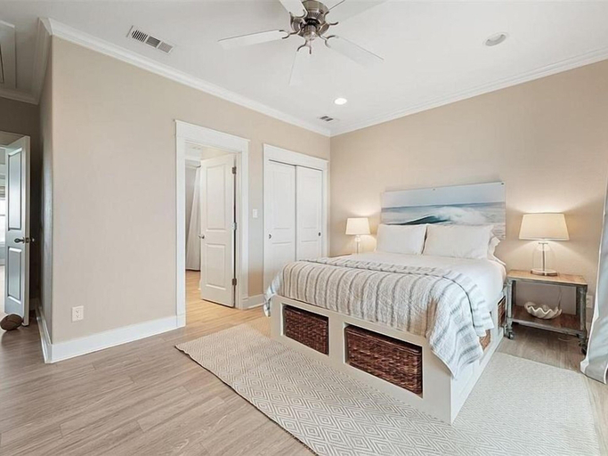 Room 4, Ryan's Seacrest 6 Bedroom Home, Galveston