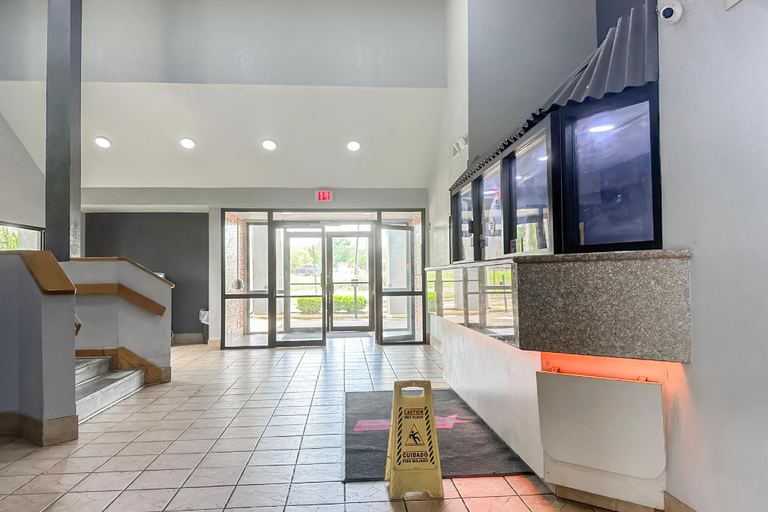 Public Area 2, Capital O Aurora Inn Monett US 60, Lawrence