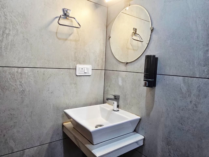 Bathroom 5, Candlewood Park, North 24 Parganas