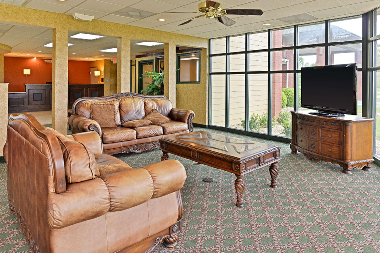 Public Area 2, Rodeway Inn West Point, MS, Clay