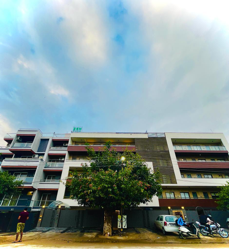 Exterior & Views