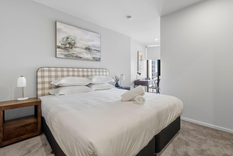 Bedroom 2, Bright Apartment with Pool and Gym Access, Brisbane