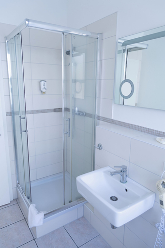 Bathroom 5, Hotel Haus am Park, Hochtaunuskreis