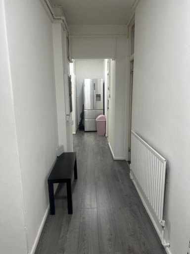 Others 5, Small cozy private bedroom zone1, London