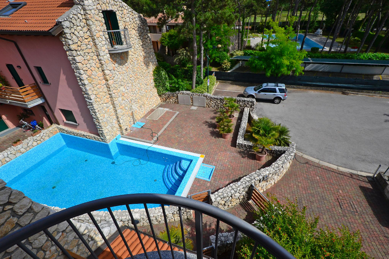 Swimming pool, Comfy villa with pool, Udine