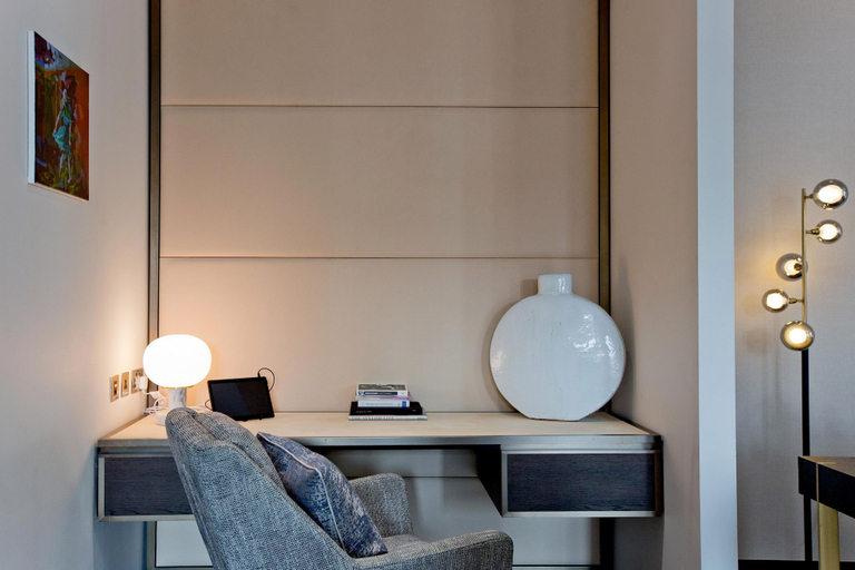 Room 4, 3-bed Deluxe Apt 517, London