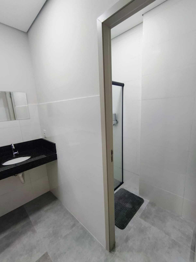 Bathroom 2, Hostel Vila Univesitária, Bauru