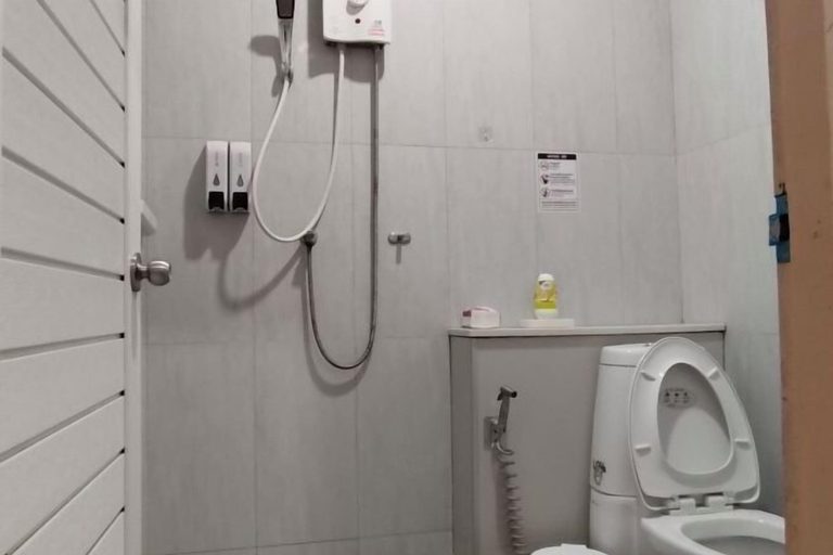 Bathroom 4, Bunk Ubon Hostel, Muang Ubon Ratchatani