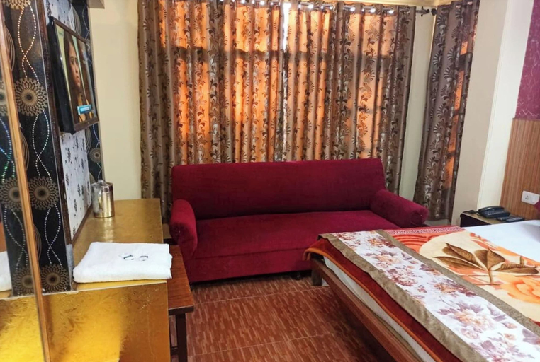 Room 2, HOTEL K-I-N-G PALACE, Shimla