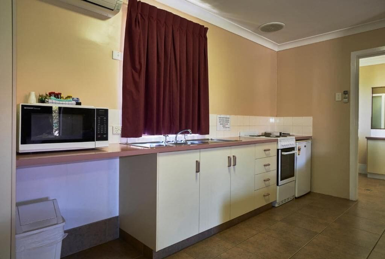 Others 4, Jefferys Motel, Toowoomba - South-East