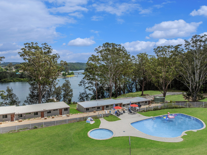 Pool 2, Sunlit on the Clyde, Eurobodalla