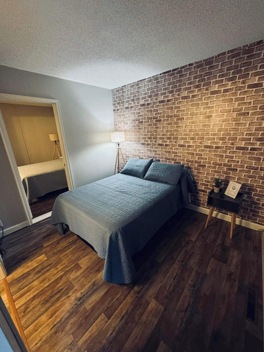 Room 2, The Village Inn, Boone
