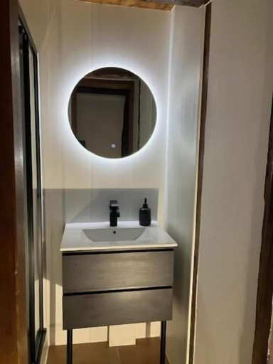 Bathroom 2, Le tour du Lot, Lot