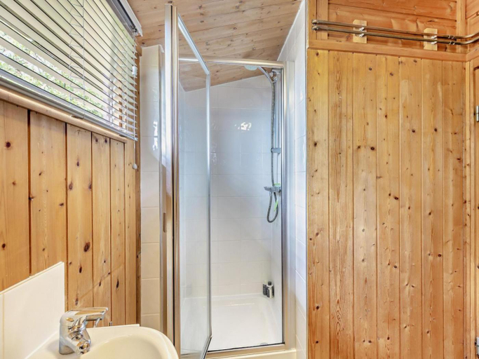 Bathroom 5, 3 Bed in Aberdovey oc-95594, Gwynedd