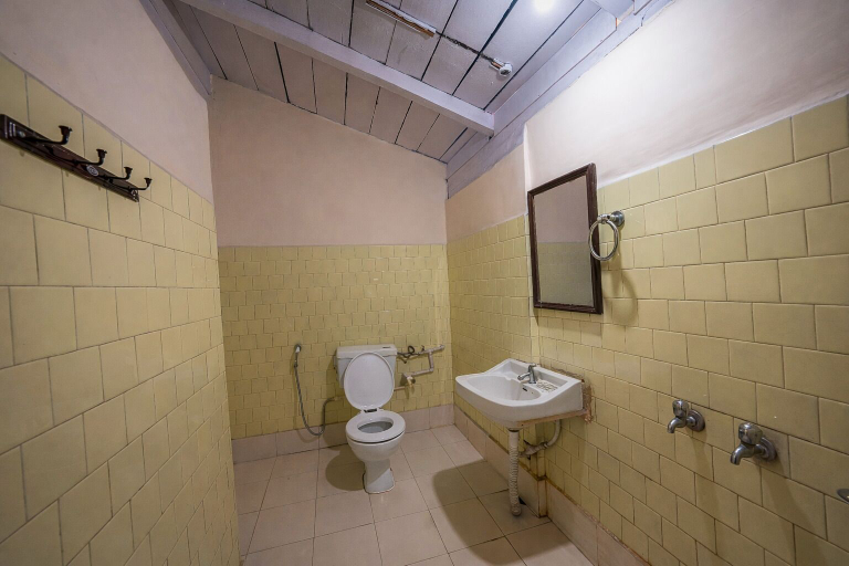 Bathroom 3, India Hotel - Mall Road Nainital - Lake View, Nainital