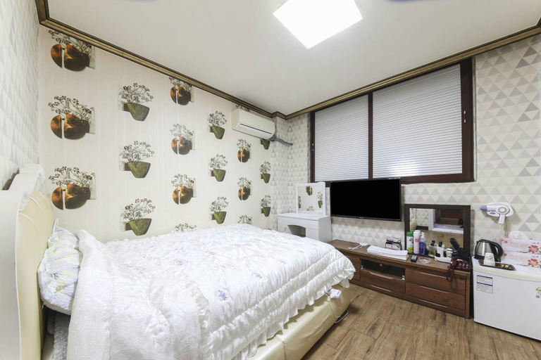 Bedroom 2, Yeonggwang Chungsoo Motel, Yeonggwang