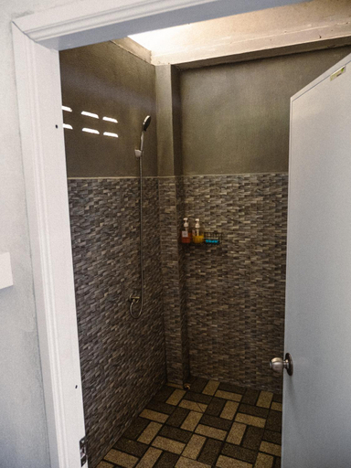 Bathroom 5, Mukda hostel, Ko Yao District