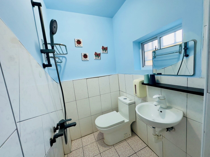 Bathroom 3, Sun Shune Pi Xiao Niuno Inn, Pingtung