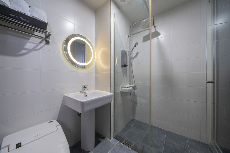 Bathroom, Dongdaemun Bellus Hotel, Dong-daemun