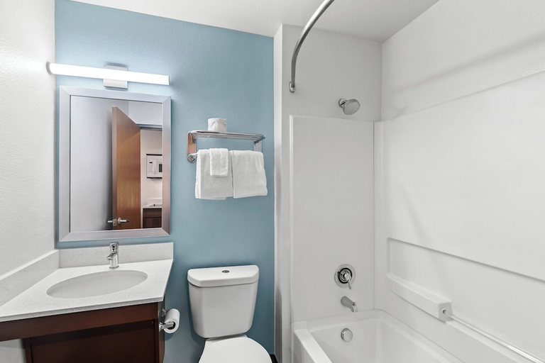 Bathroom 4, WoodSpring Suites Austin North I-35, Travis
