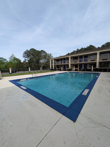 Pool 4, Garden Inn Adairsville, Bartow